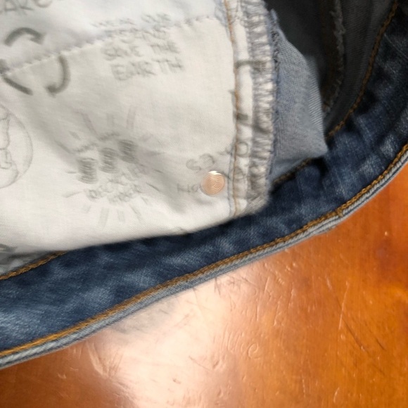 Levi's Blue Jean wedge Shorts Distressed Cut-Off Style size 26- hard to find - Picture 10 of 12